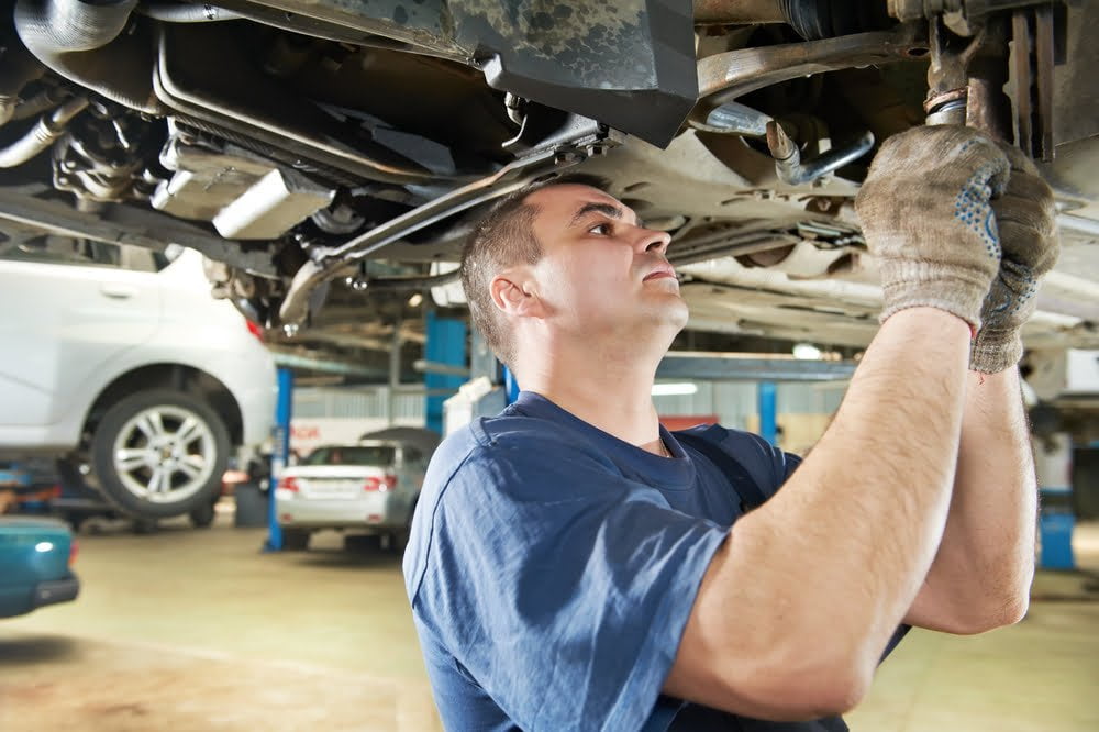 Lista de verificação de manutenção do carro: 9 etapas essenciais que qualquer um pode fazer 1 Lista de verificação de manutenção do carro: 9 etapas essenciais que qualquer um pode fazer