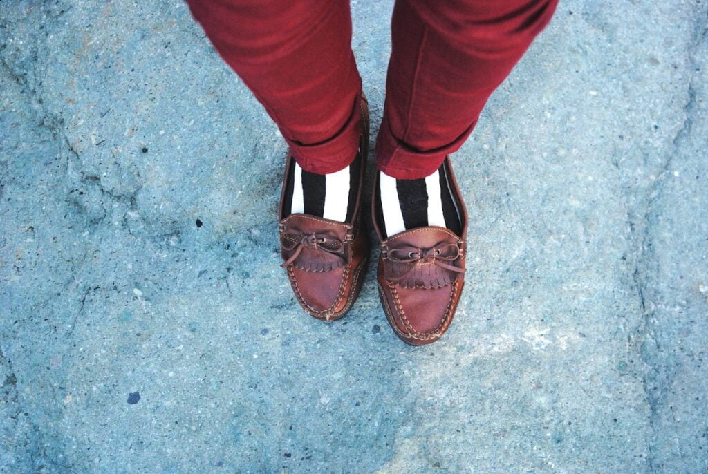 Posso usar sapatênis masculino com bermuda? 1 pexels madison inouye 192931